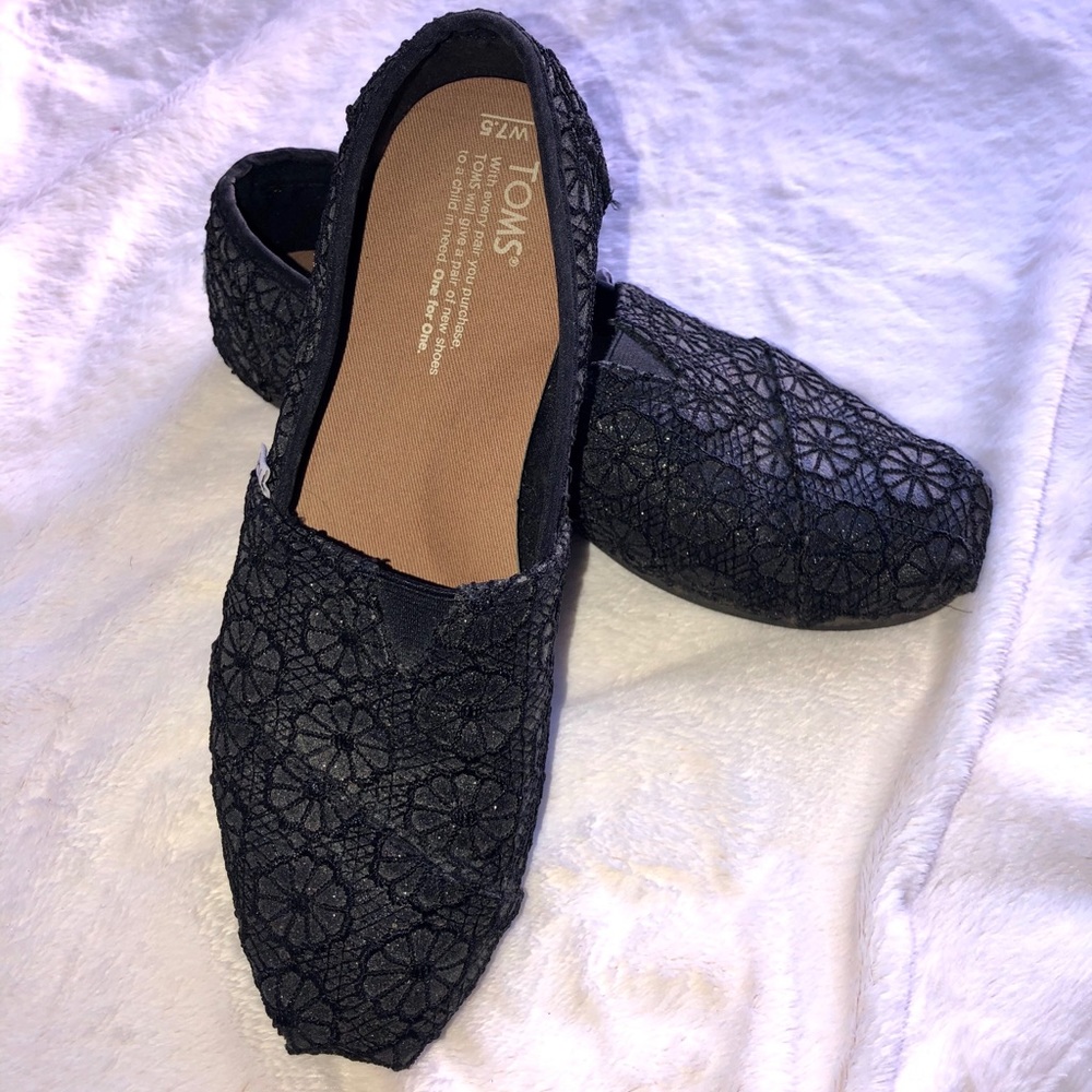 Black Floral TOMS